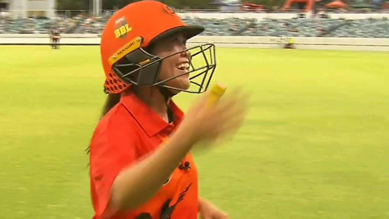 Tracy Vo plays in bushfire relief cricket match