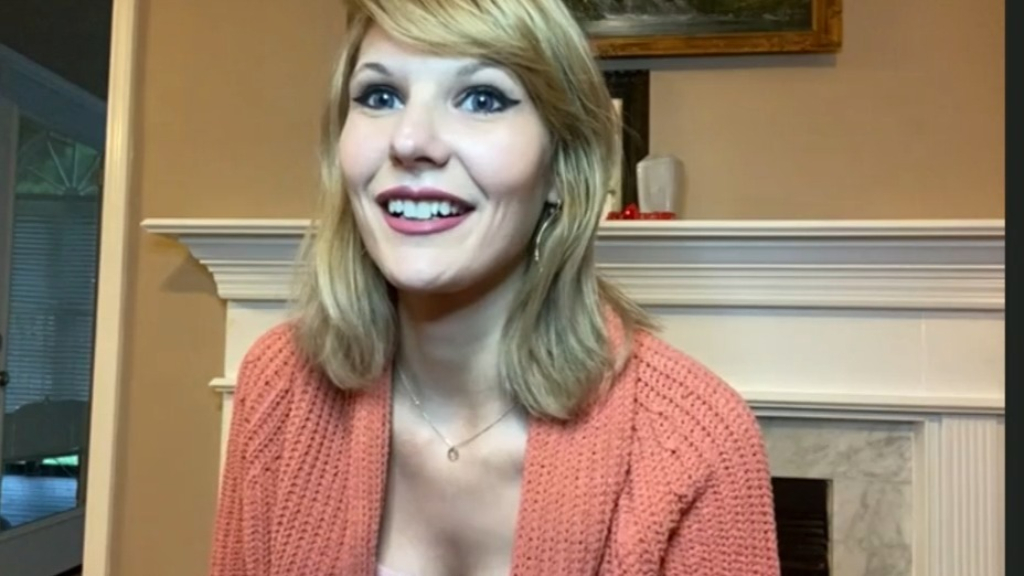 This Woman Is Taylor Swifts Doppelganger 