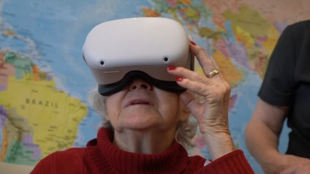 Aged care residents travel the world with state of the art virtual reality