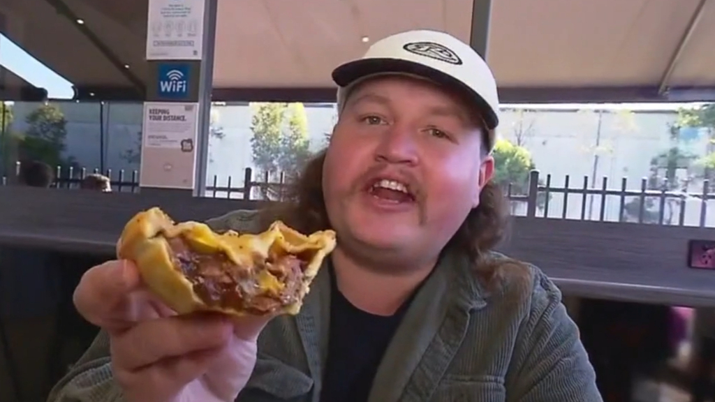 Aussie 'pie connoisseur' taking his reviews on the road
